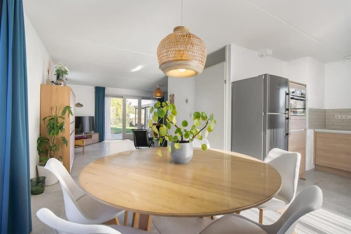 Vrijstaand vakantiehuis met tuinhuis en veranda - Zwin 004 Breskens Buitenkant foto